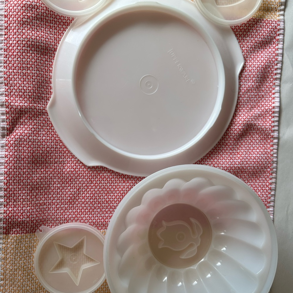 Tupperware White Jello Mold Set - Picture 3 of 3